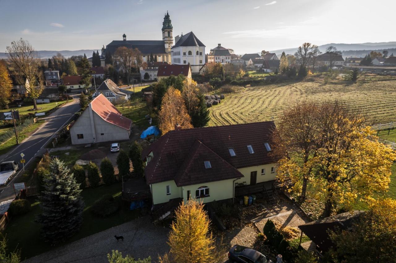 Апартаменты Na Szlaku Krzeszow  Экстерьер фото